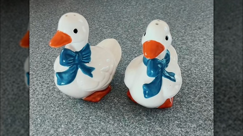 A pair of ducks salt and pepper shakers