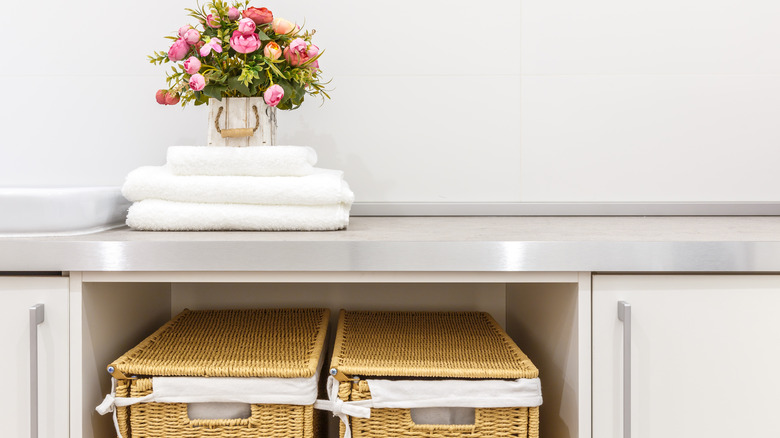 Under-counter laundry hampers