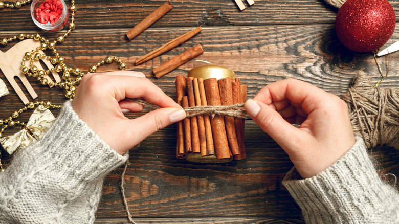 making a cinnamon-scented candle