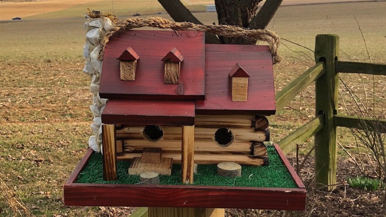 log cabin birdhouse 