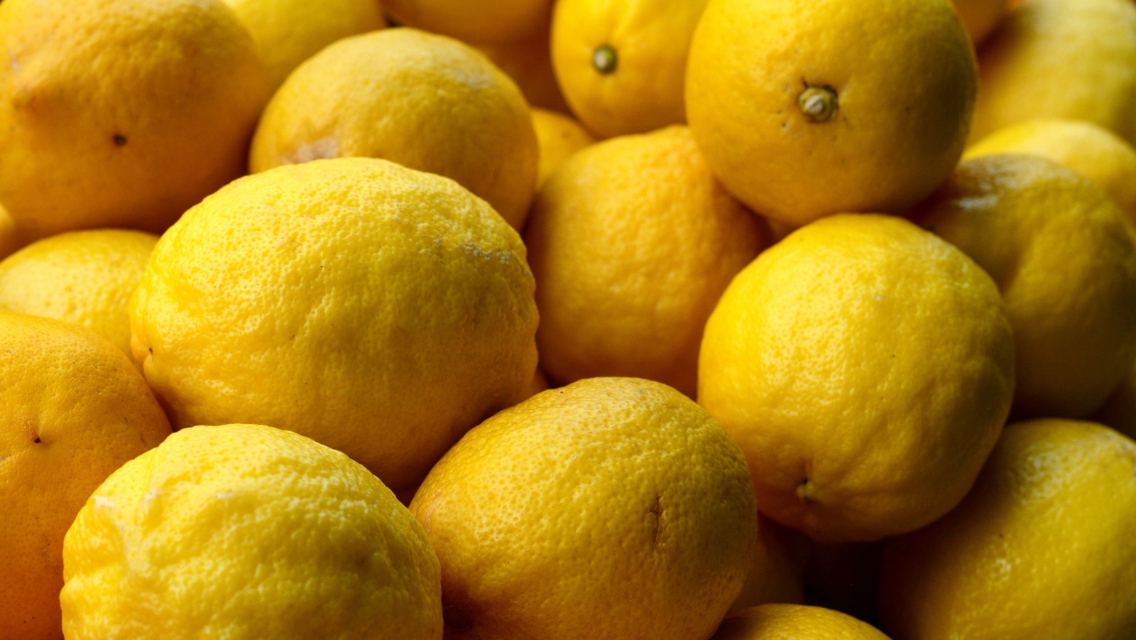 Ways To Use A Lemon In Your Garden