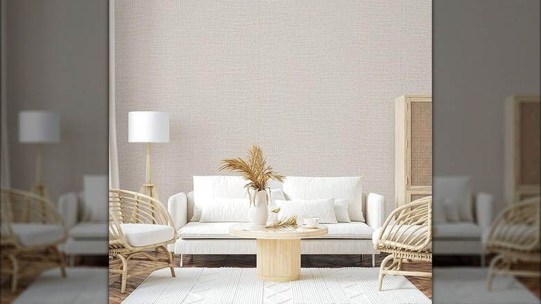 Simple grasscloth wallpaper in beige in a living room