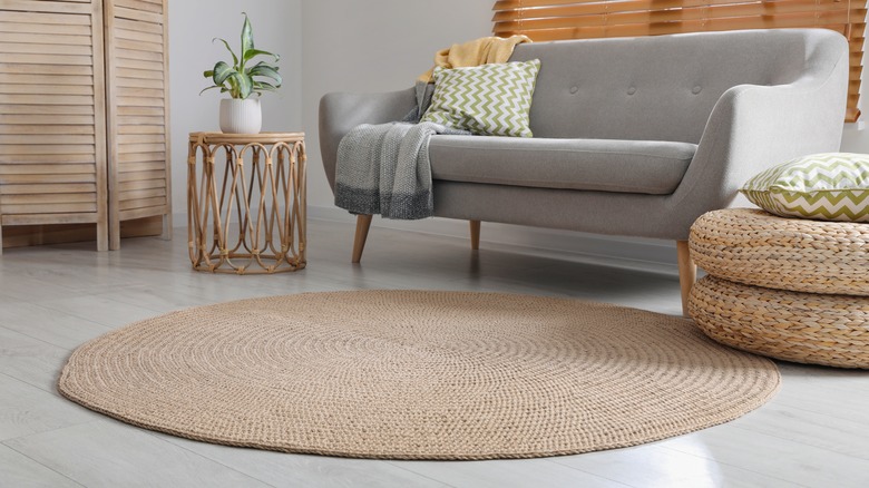 round rug