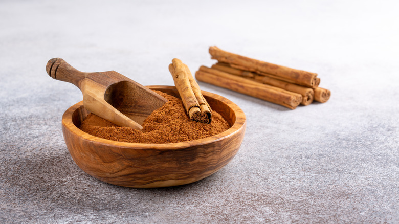 ground cinnamon in wooden bowl