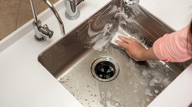 Hand scrubbing kitchen sink