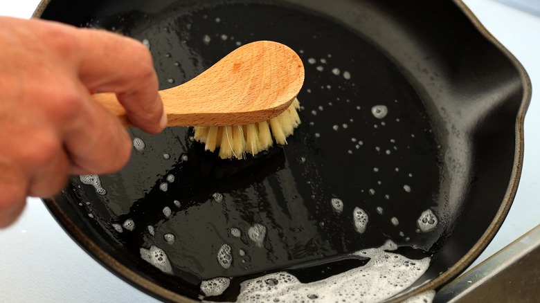 Scrubbing pan with brush