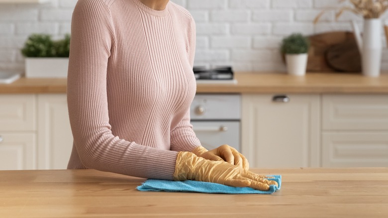 Cleaning counter with microfiber cloth