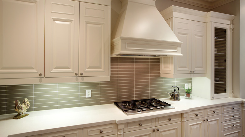 lights under kitchen cabinets