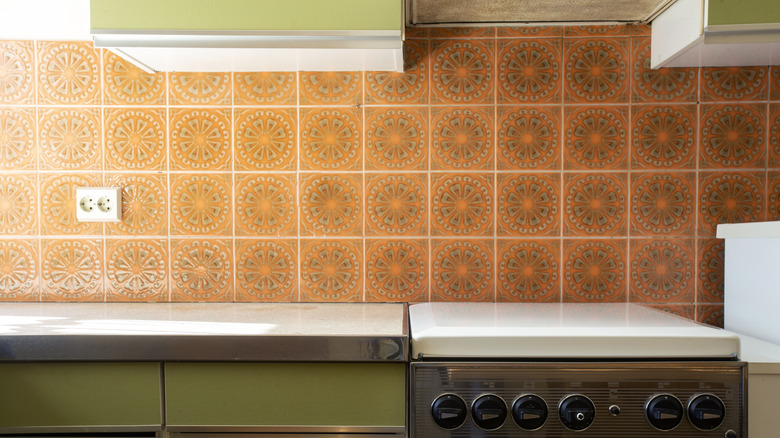 orange patterned backsplash in kitchen