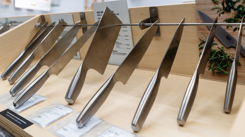 a row of knives 