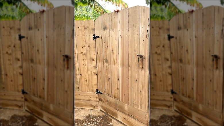 Wooden fence gate with a hammer handle