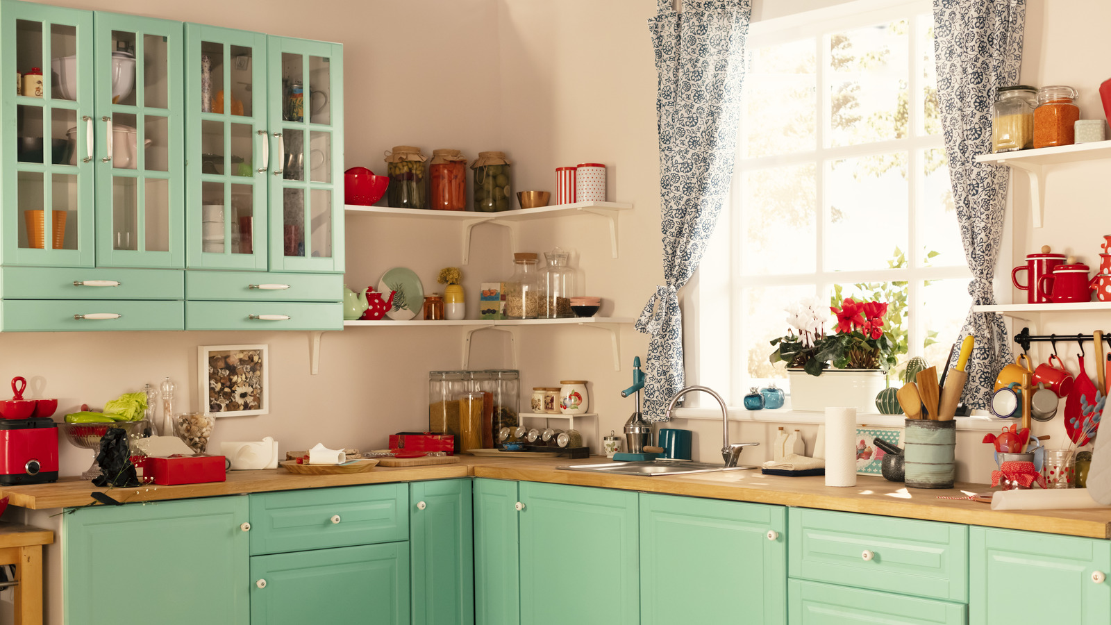 13 Unique Kitchen Color Combinations To Try Out In 2025