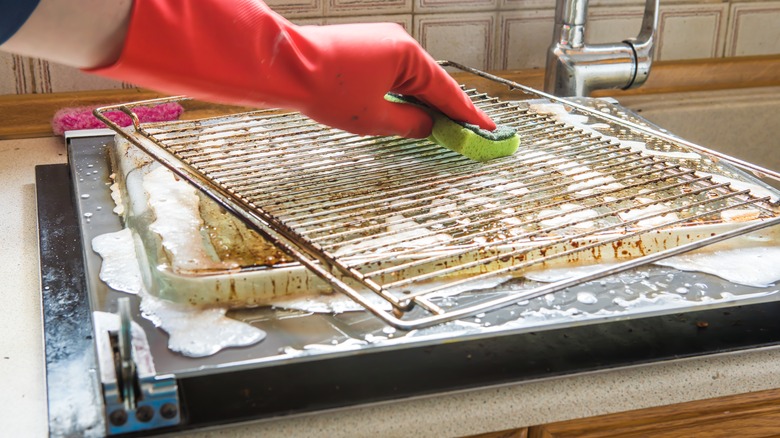 Cleaning oven racks