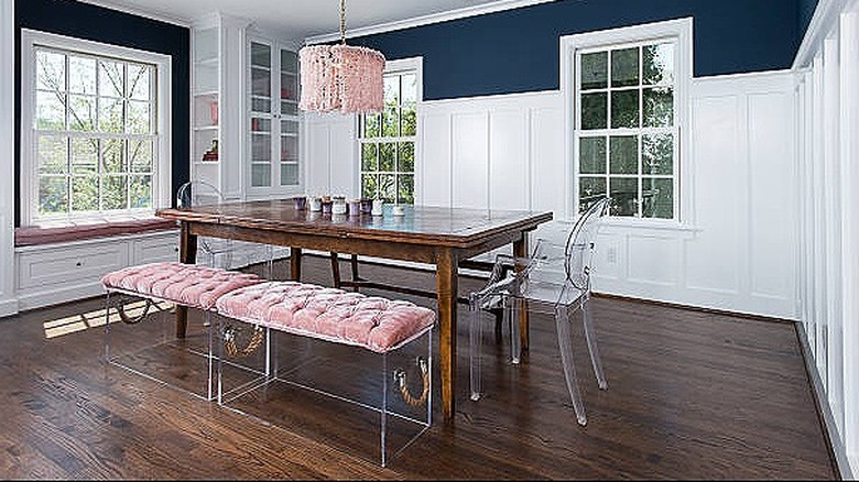 Nautical colored dining room