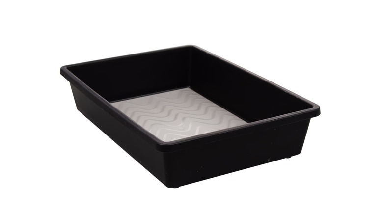 black plastic and gray rubber organizer