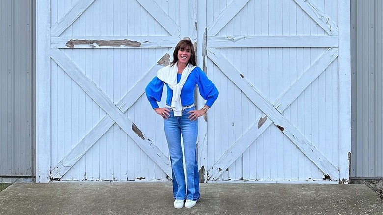 Sarah Richardson in blue outfit