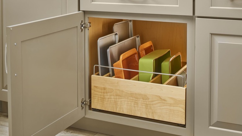 Casserole rack inside cabinet