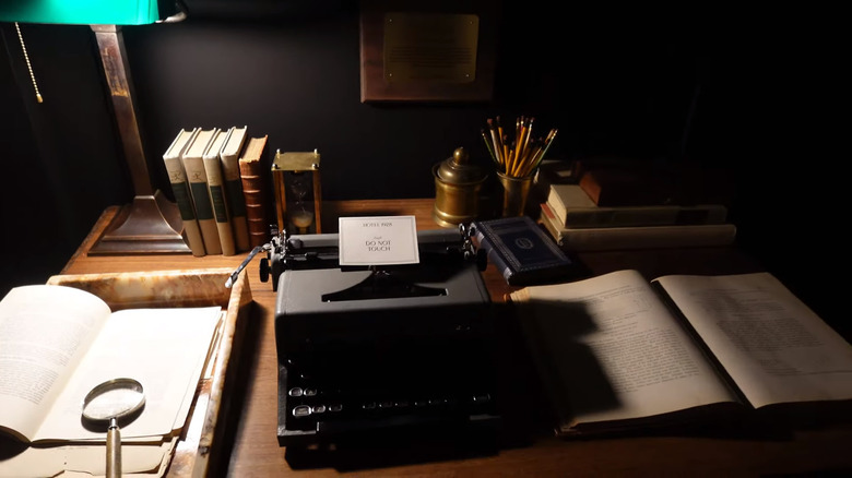 Desk at Hotel 1928 with antique typewriter