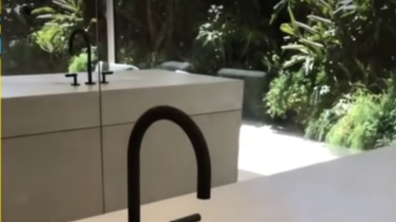 modern minimalist flat sink