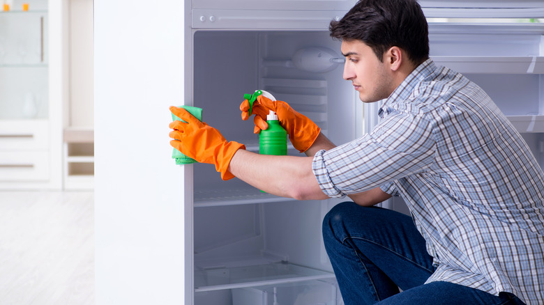 Cleaning a refrigerator