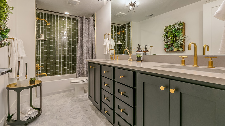 Green and gold bathroom