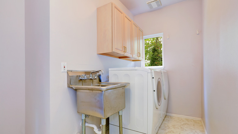 Light purple laundry room