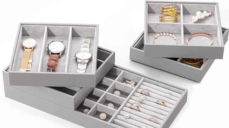 Stackable jewelry trays 