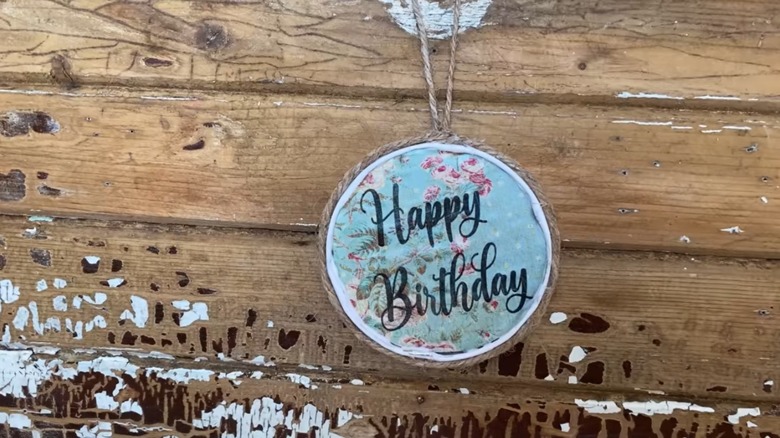 gift tag made from jar lid