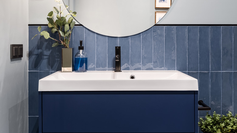 Dark blue bathroom