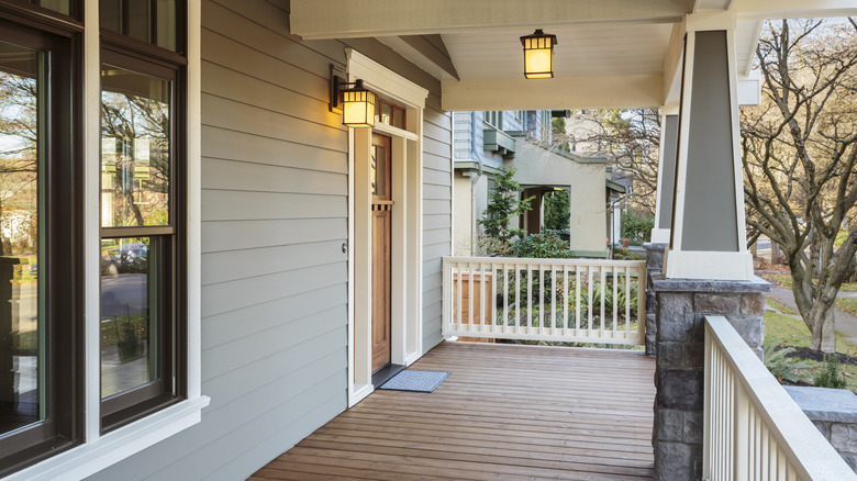 Porch with light gray paint