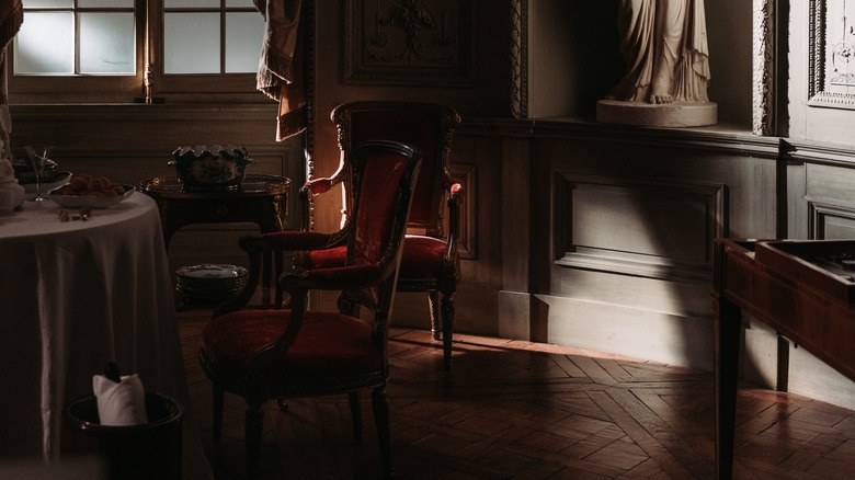 Crimson and walnut dining room