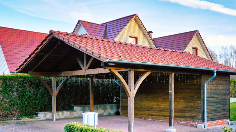 carport with metal shingles 