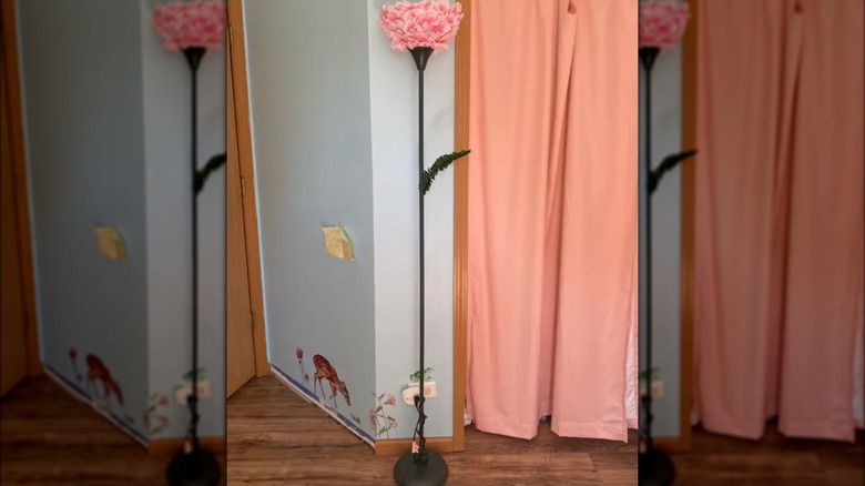 a flower lamp in a kids bedroom