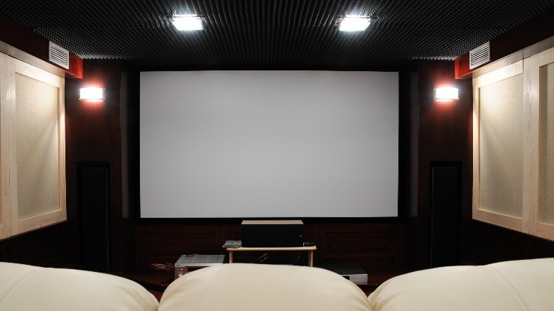 Projector screen