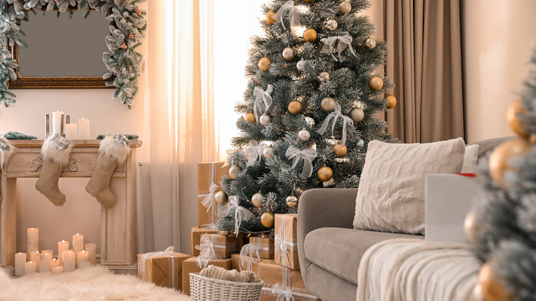 neutral Christmas decorations