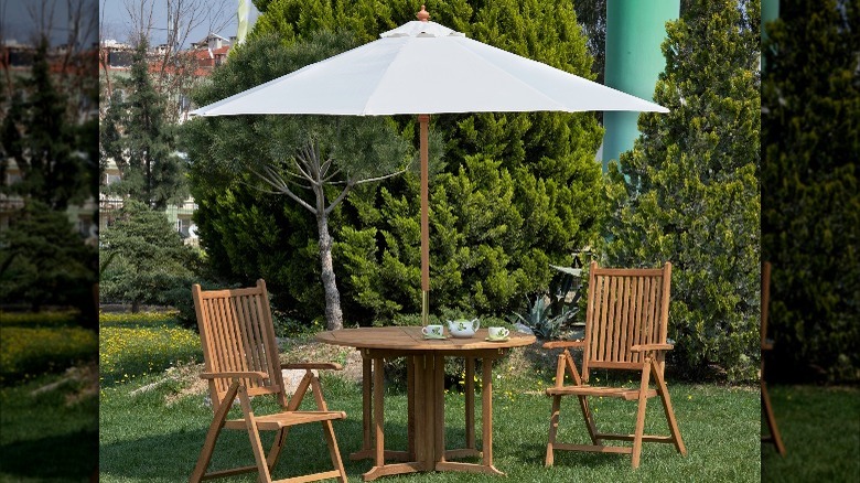outdoor umbrella table and chairs