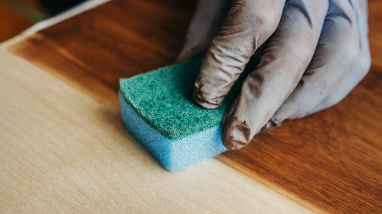 Staining wood with sponge