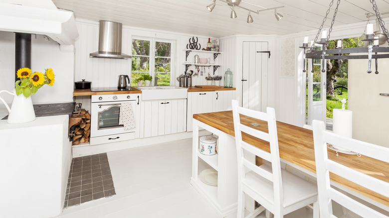 White kitchen in English-countryside style