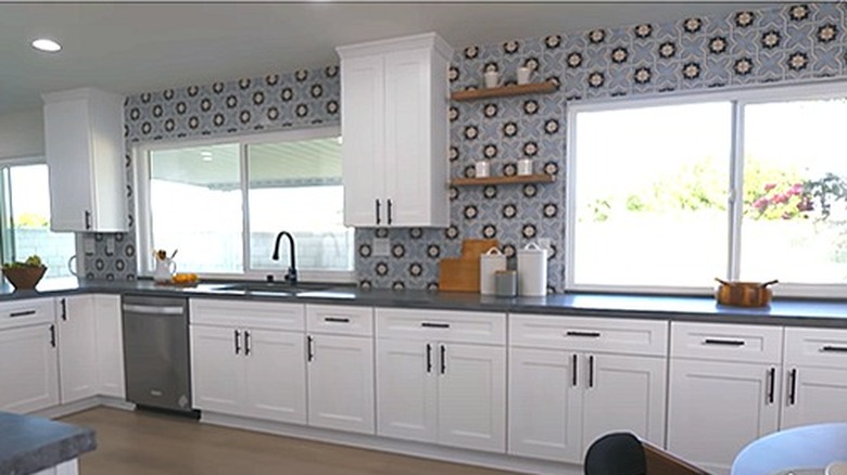 Spacious kitchen with Moroccan tile