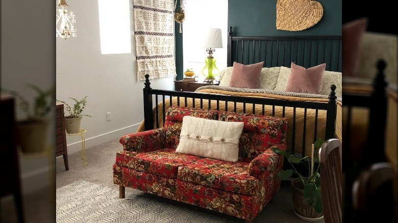 Modern vintage bedroom floral couch 