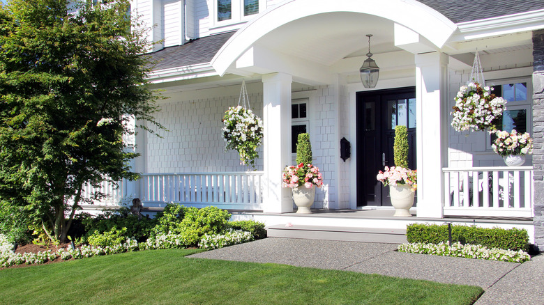 planter front porch yard