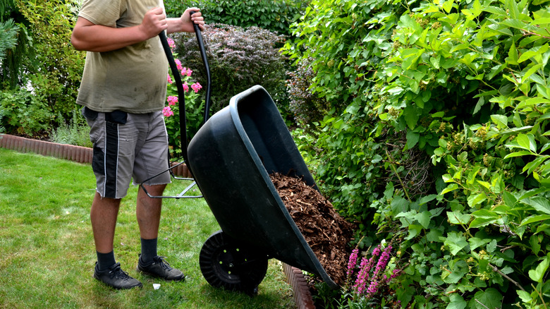 mulch delivery garden