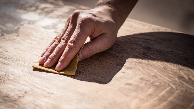 Hand sanding wood