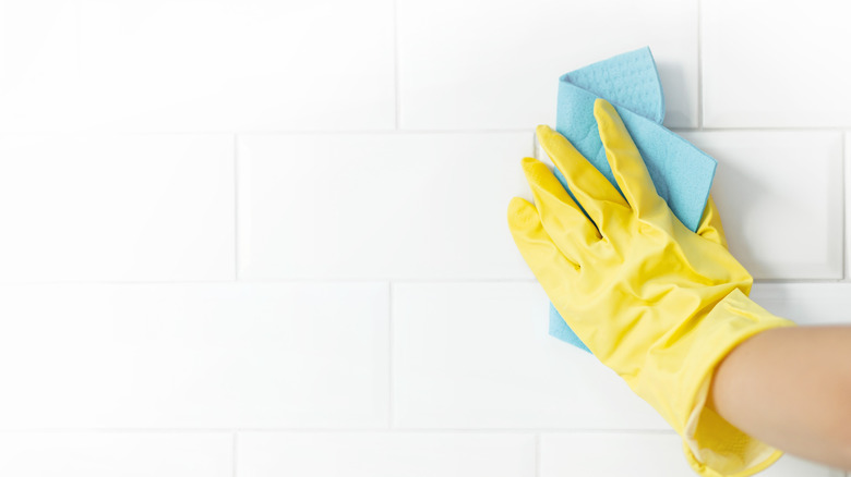 Cleaning tile grout