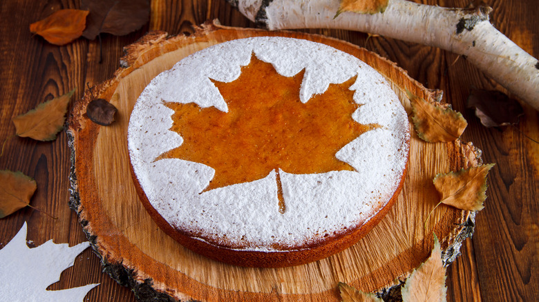 Cake with leaf design