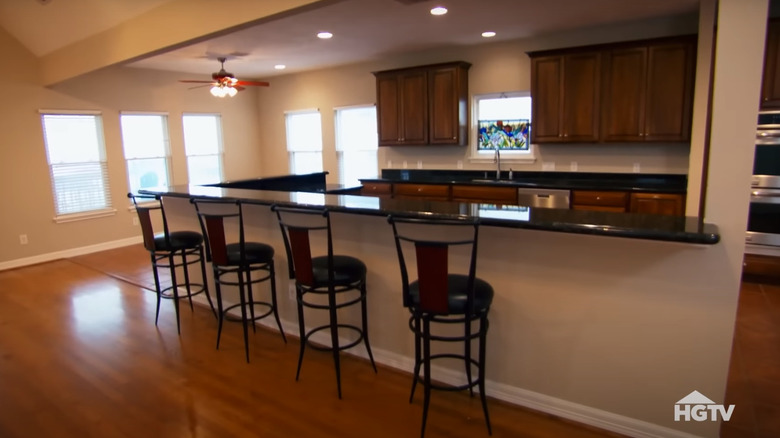 kitchen with breakfast bar