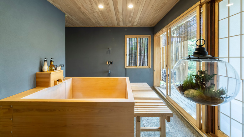 Bathroom wood bathtub