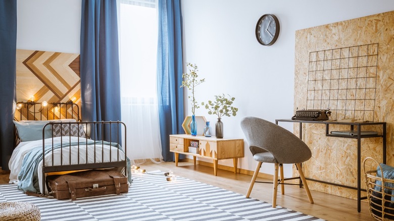 Kids' bedroom with plywood 