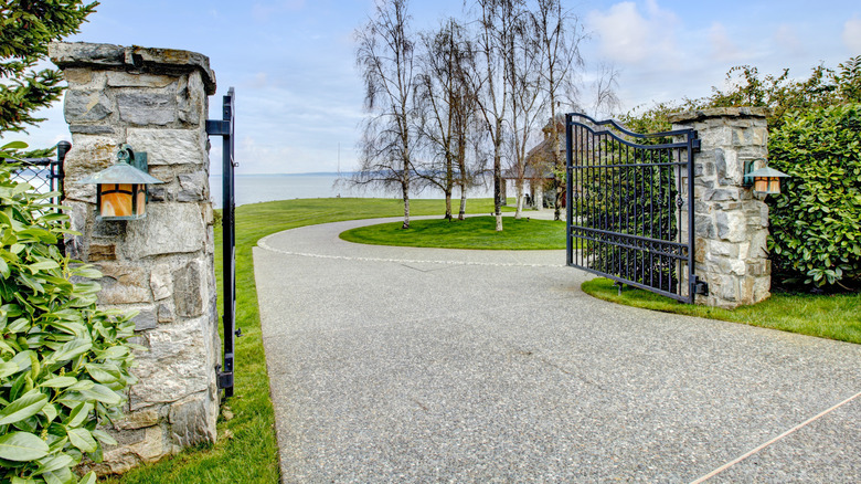 stone columns on driveway