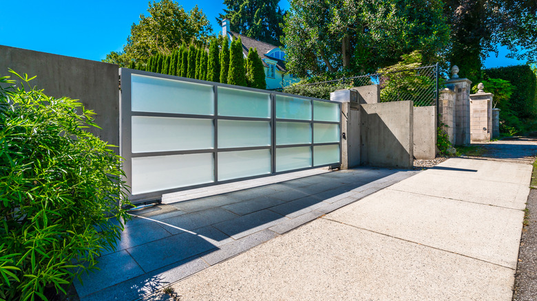 frosted privacy gate